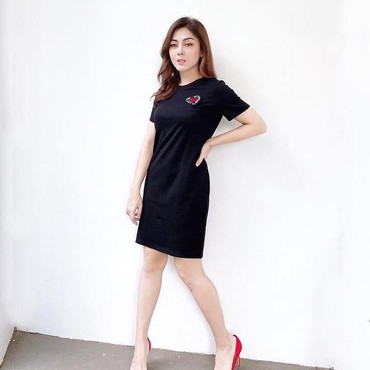 Penampilan Terbaru & Beda Dhena Devanka Jelang Perceraian Disorot