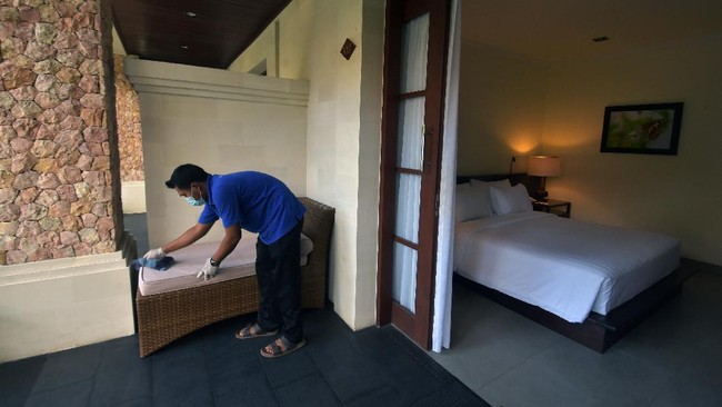 Pengusaha meminta pemerintah tetap mempertimbangkan opsi tidak ada karantina bagi wisatawan mancanegara alias turis asing yang masuk ke Indonesia.