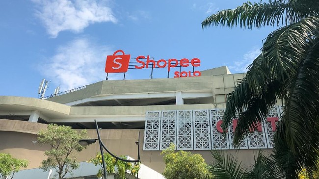 PT Shopee Indonesia melakukan pemutusan hubungan kerja (PHK) sejumlah karyawan perusahaan pada Senin (19/9) dengan alasan efisiensi.