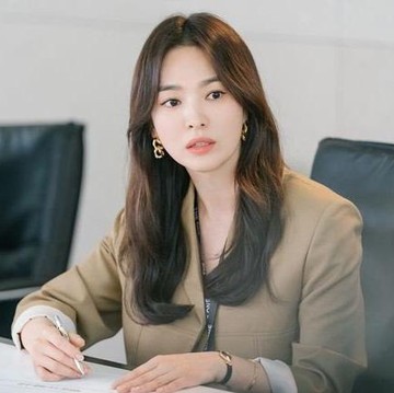 Song Hye Kyo Menjadi Fashion Icon di Drama Terbaru Now, We Are Breaking Up