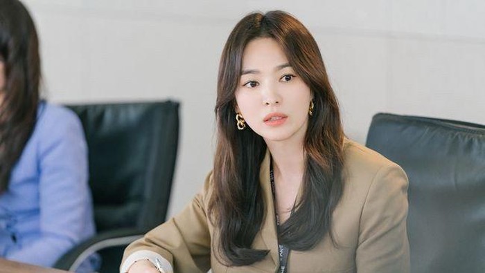 Song Hye Kyo Menjadi Fashion Icon di Drama Terbaru Now, We Are Breaking Up Song Hye Kyo Menjadi Fashion Icon di Drama Terbaru Now, We Are Breaking Up