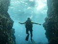 FOTO: Menyelam di Antara Tebing Laut Batee Tokong Aceh