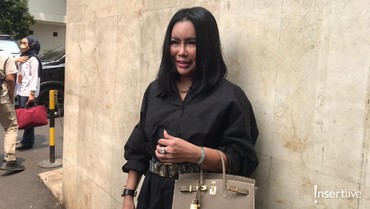 img-title Crazy Rich Surabaya Resmi Polisikan Medina Zein