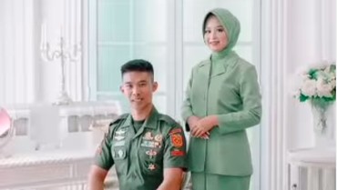 img-title Romantisnya 2021, Wanita Ini Kenalan dengan TNI di Medsos Lalu Dinikahi
