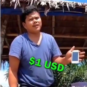 Tak Menjebak Harga, Penjual Es Kelapa Dipuji Usai Jujur ke Pembeli Bule