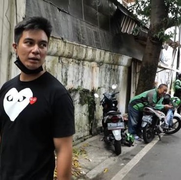 Rumah Baim Wong Diserbu Hewan Melata, Ada 10 Ular Kecil