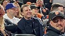 Kehadiran Tom Cruise di Game 2 of The National League Division Series di San Fransisco jadi sorotan karena penampilannya&period; Yuk intip&excl;