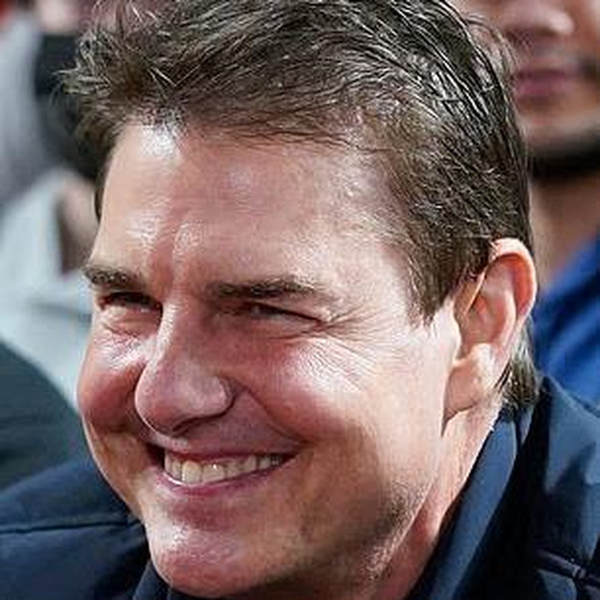 Kehadiran Tom Cruise di Game 2 of The National League Division Series di San Fransisco jadi sorotan karena penampilannya&period; Yuk intip&excl;
