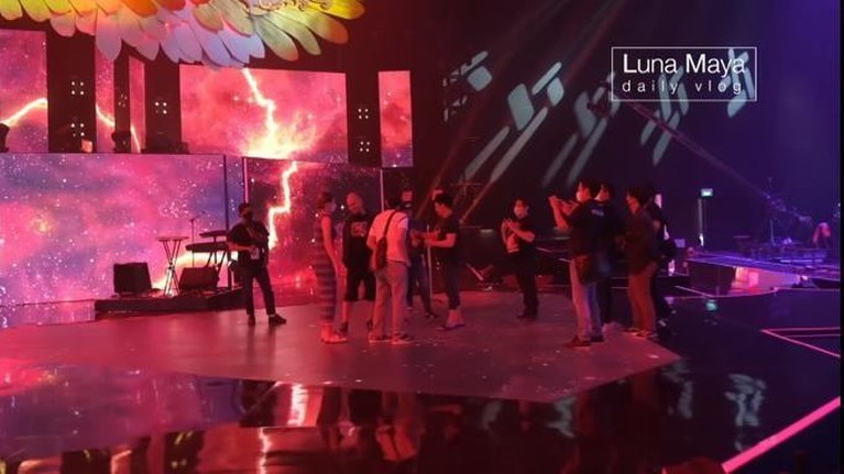7 Potret Langka Pertemuan Luna Maya dan Ariel NOAH Baru-baru ini Luna Maya dan Ariel NOAH dipertemukan di sebuah acara dan satu panggung saling senyum. Yuk intip!