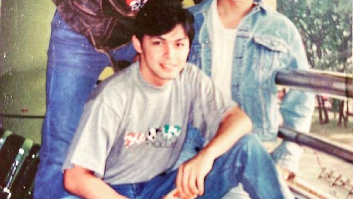 Thomas Djorghi mengaku bahwa dirinya mendapat tudingan seorang gay dari saat duduk di SMA hingga kini&period; Yuk intip foto masa mudanya&excl;