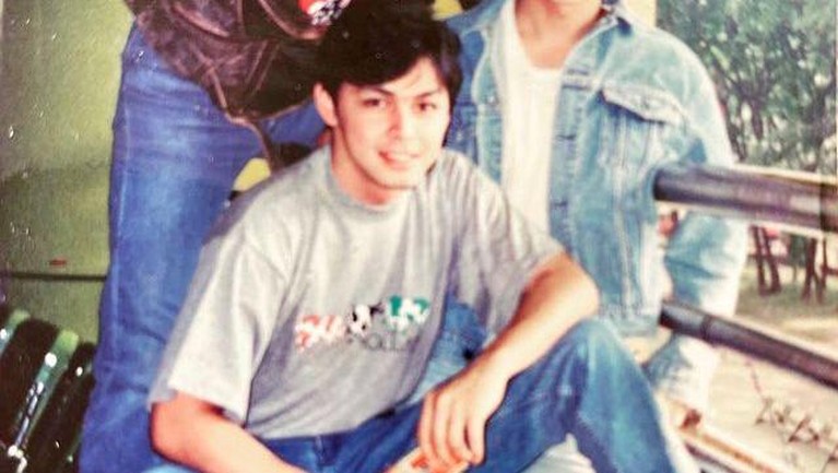 8 Foto Masa Muda Thomas Djorghi yang Sering Dituding Gay Thomas Djorghi mengaku bahwa dirinya mendapat tudingan seorang gay dari saat duduk di SMA hingga kini. Yuk intip foto masa mudanya!