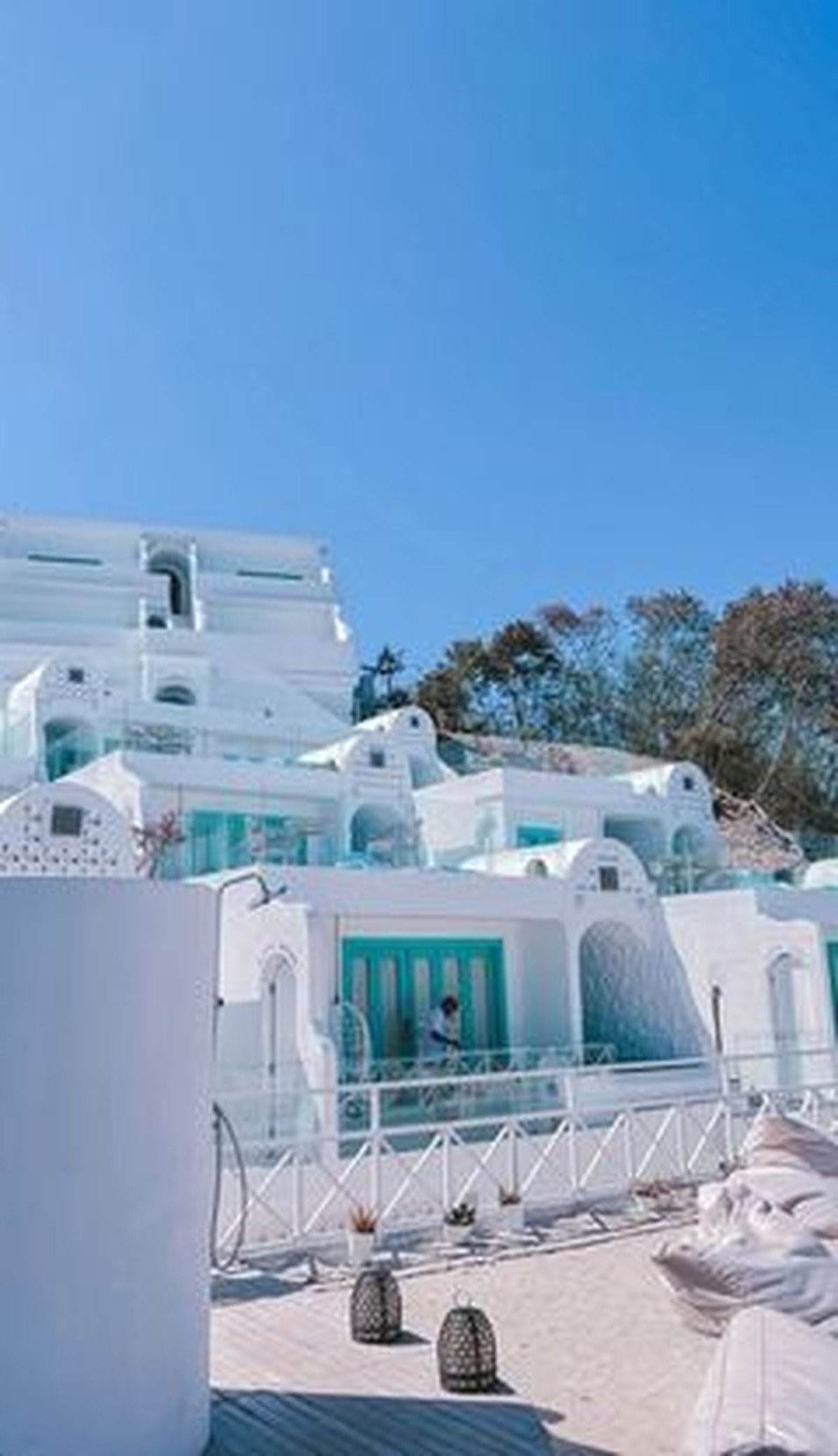 Alvin Faiz dan Henny Rahman tengah berbulan madu di Labuan Bajo&period; Yuk kita intip momen kemesraan mereka&excl;
