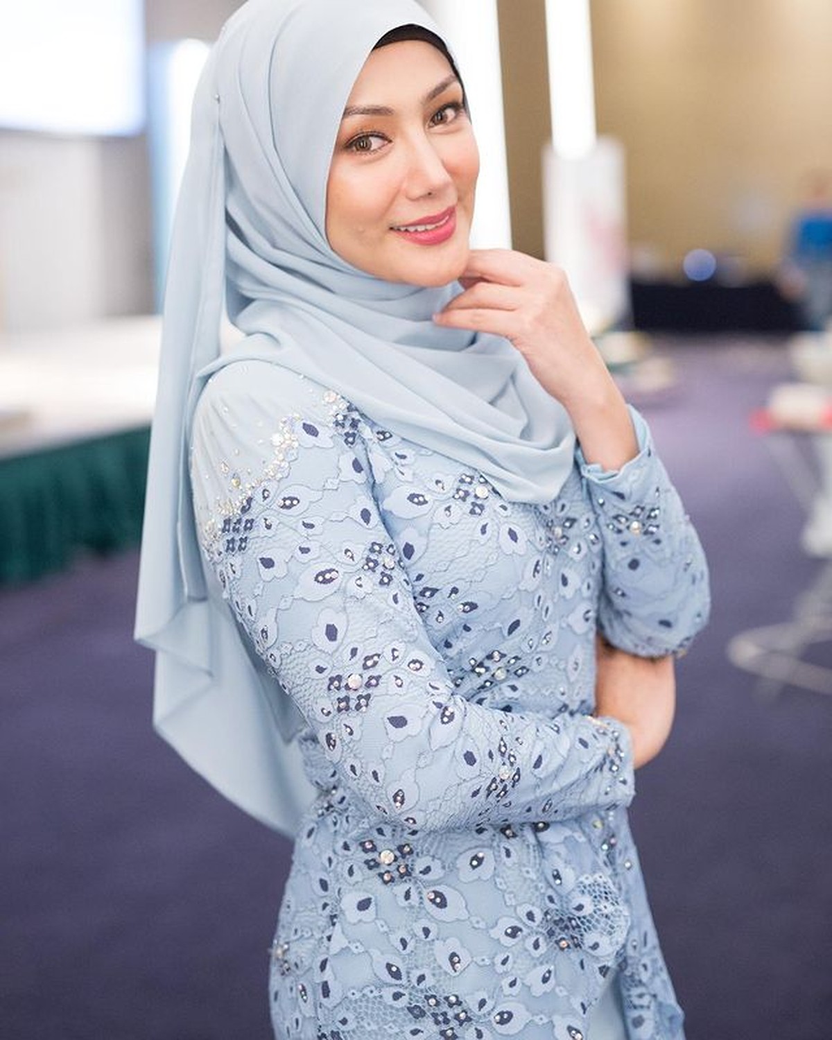 Erra Fazira mantan istri Engku Emran sedang jadi sorotan karena diisukan menjadi istri kedua seorang ahli politik&period; Yuk intip potretnya&excl;