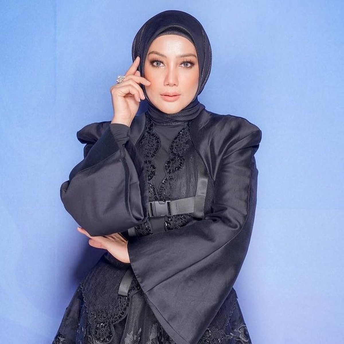 Erra Fazira mantan istri Engku Emran sedang jadi sorotan karena diisukan menjadi istri kedua seorang ahli politik&period; Yuk intip potretnya&excl;