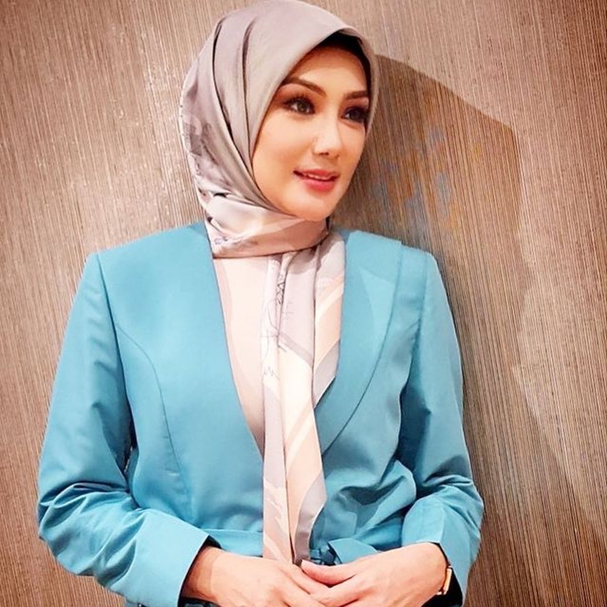 Erra Fazira mantan istri Engku Emran sedang jadi sorotan karena diisukan menjadi istri kedua seorang ahli politik&period; Yuk intip potretnya&excl;