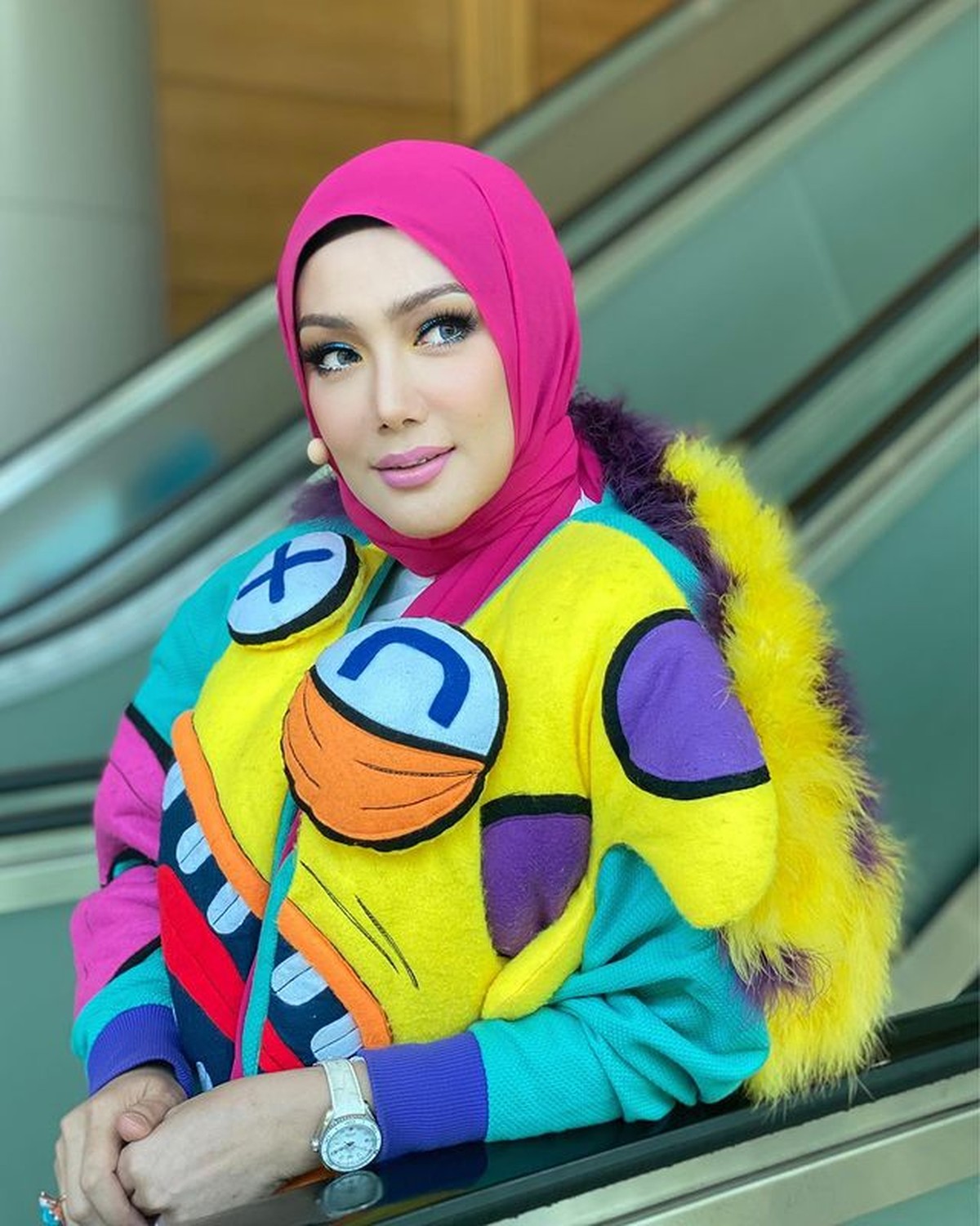 Erra Fazira mantan istri Engku Emran sedang jadi sorotan karena diisukan menjadi istri kedua seorang ahli politik&period; Yuk intip potretnya&excl;