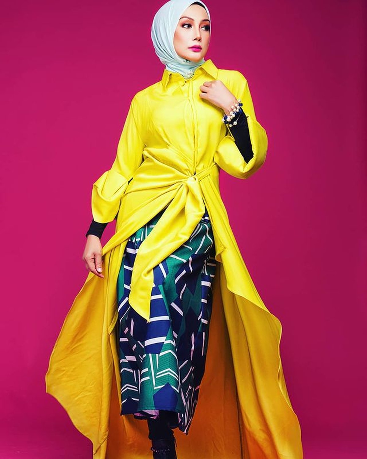 Erra Fazira mantan istri Engku Emran sedang jadi sorotan karena diisukan menjadi istri kedua seorang ahli politik&period; Yuk intip potretnya&excl;