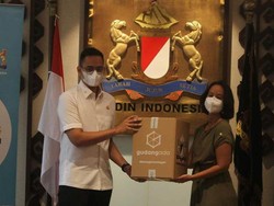 GudangAda-KADIN Salurkan Bantuan Sembako Lewat Mitra Pedagang Grosir