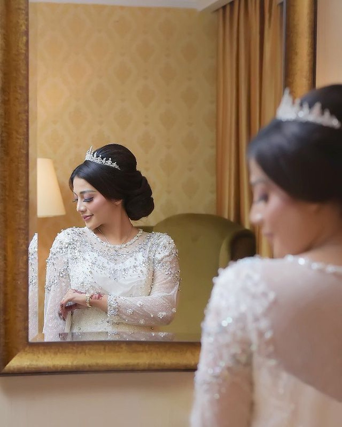 Pernikahan pesinetron Chintya Ramlan dengan seorang pengusaha berinisal SY dengan mahar Rp3 miliar viral&period; Yuk intip&excl;