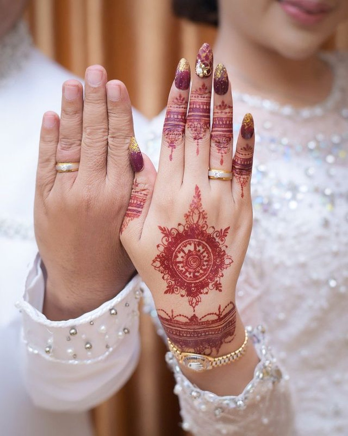 Pernikahan pesinetron Chintya Ramlan dengan seorang pengusaha berinisal SY dengan mahar Rp3 miliar viral&period; Yuk intip&excl;