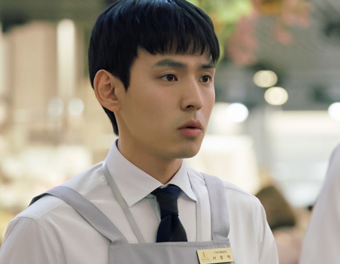 Di drama terbaru, Lost yang dibintangi oleh Ryoo Joon-Yeol yang juga tayang tahun ini, Kang Hyung-suk berperan sebagai Seo Joon-Hyuk. Drama Lost tayang di JTBC sejak September lalu. /Foto: en.kepoper.com