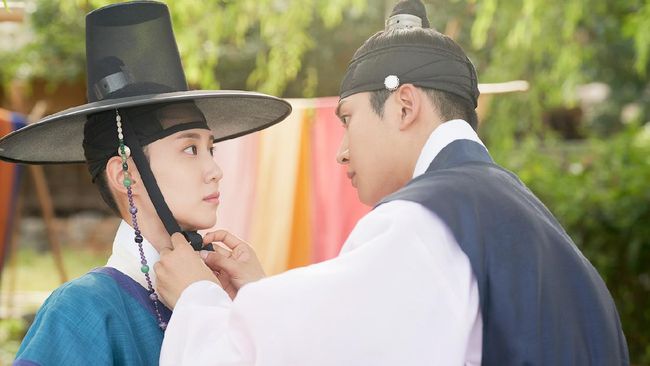 Beberapa sageuk atau drama berlatar sejarah (tradisional) masuk daftar 5 drama terpopuler November 2021, seperti The King's Affection dan The Red Sleeve.