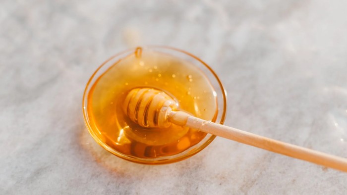 5 Serum Wajah dengan Kandungan Propolis untuk Cegah Jerawat dan Bikin Kulit Glowing 5 Serum Wajah dengan Kandungan Propolis untuk Cegah Jerawat dan Bikin Kulit Glowing