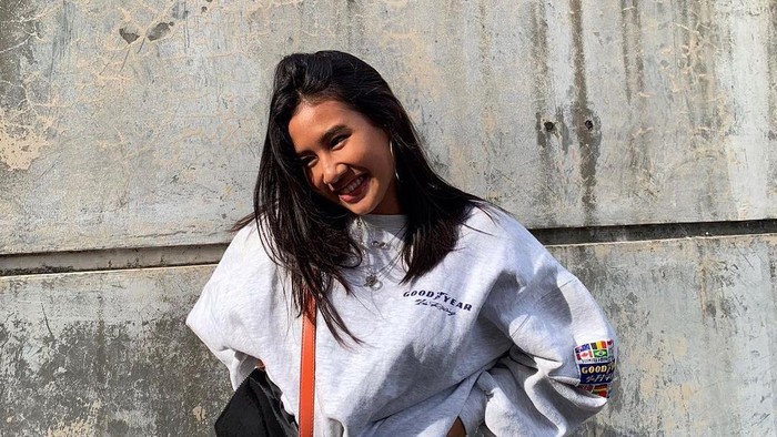 Dari Kasual hingga Etnik, Ini Gaya Stylish Shenina Cinnamon yang Bisa Kamu Tiru