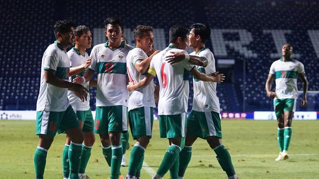 Tak cuma punya predikat lima kali hampir juara, Timnas Indonesia juga dibayangi empat kegagalan melaju ke semifinal Piala AFF.