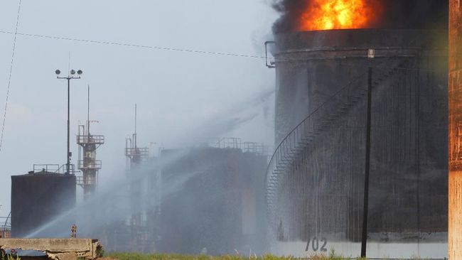 Kementerian BUMN mendesak Pertamina mengevaluasi total kilang minyak di Cilacap, Jawa Tengah, pasca dua kali kebakaran dalam setahun.