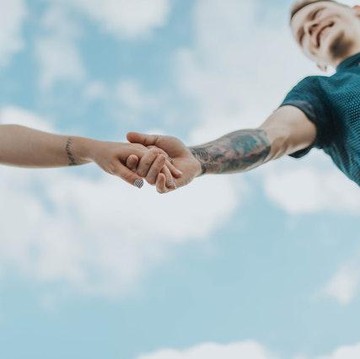 img-title Zodiak Hari Ini: Terkenal Susah Ditaklukkan, Bikin Libra Luluh di Kencan Pertama dengan 5 Perlakuan Spesial Ini