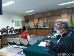 Terdakwa Korupsi Samsat Malingping Sebut Beri Uang ke Kepala Bapenda Banten
