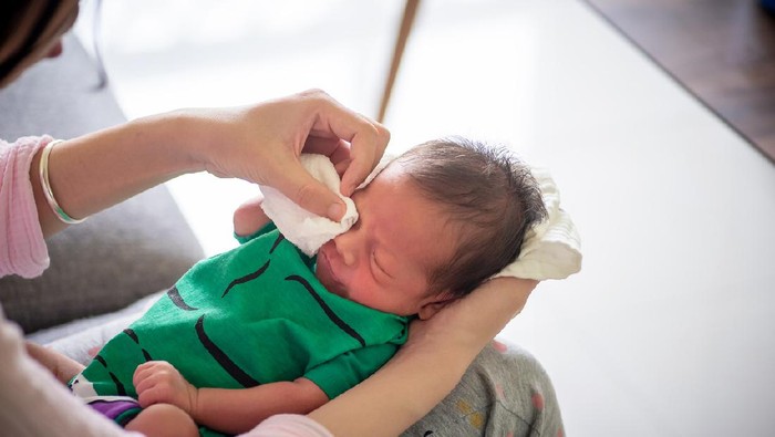 Mata bayi baru lahir