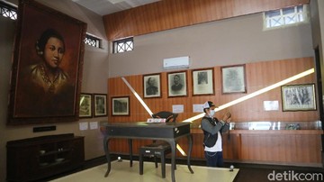 Kartini Melindungi Status Ibu Kandung