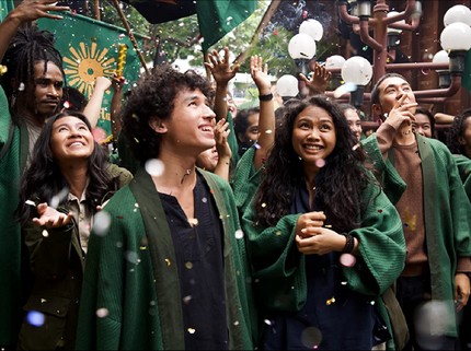 5 Alasan Bunda Perlu Nonton Film Penyalin Cahaya, Sukses Borong 12 Piala Citra