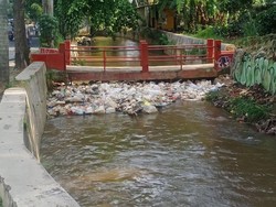 Pemkot Depok Bahas Perbaikan Jembatan di Tanah Baru yang Sumbat Sampah