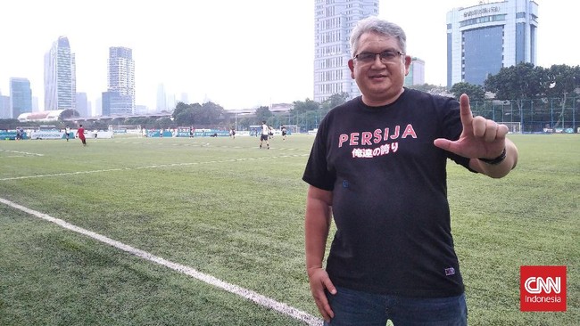 Pentolan Jakmania Ferry Indrasjarief menceritakan awal permusuhan dengan Bobotoh dan ingin meredam dendam pada suporter Persib.