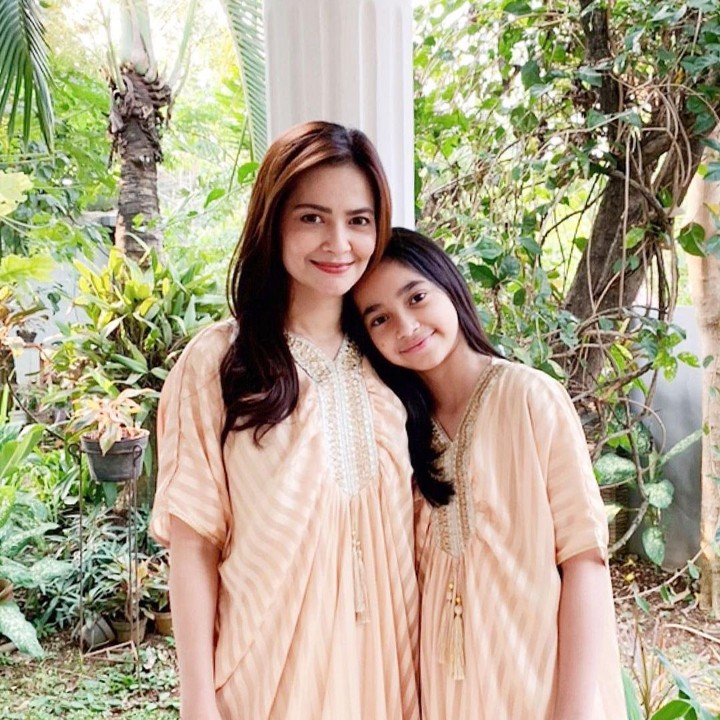 <p>Melalui Instagram pula, Cut Tary sering bagikan potret putri kesayangannya, Bunda. Kedua juga terlihat kompak diberbagai kesempatan. (Foto: Instagram @cuttaryofficial)</p>
