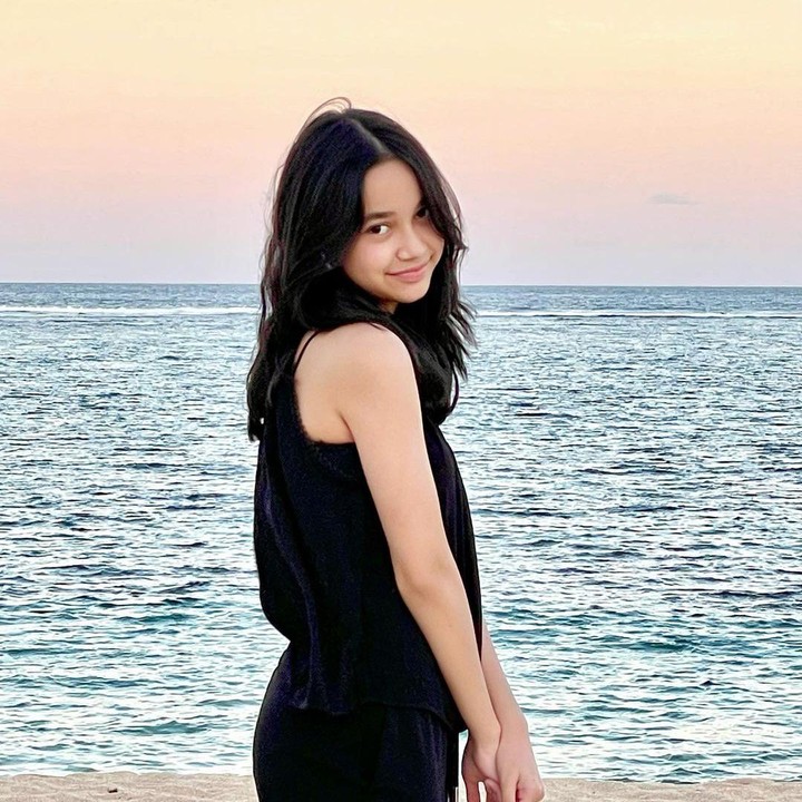 <p>Beberapa waktu lalu, Cut Tary unggah potret Sydney dengan <em>caption</em> puisi manis, lho. "Dia adalah hatiku, jiwaku. Hal terbaik yang pernah terjadi pada diri saya. Sumber dari banyak tawa dan sedikit air mata. Dia putriku dan dia adalah duniaku," tulisnya, dikutip dari akun @cuttaryofficial pada Selasa (12/10/2021). (Foto: Instagram @cuttaryofficial)</p>