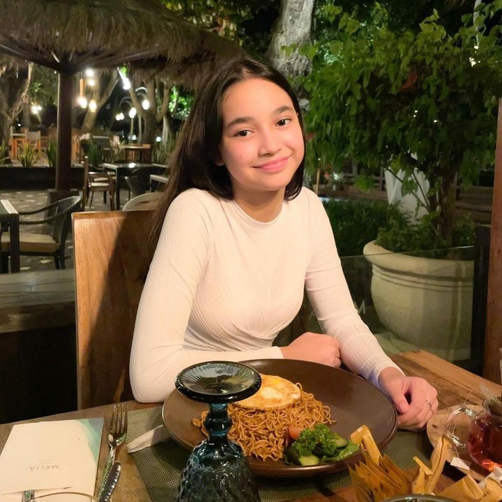 <p>Beberapa waktu yang lalu, Sydney genap berusia 14 tahun. Melalui <em>postingan</em> di Instagram, Cut Tary mengunggah potret putrinya dan ucapkan selamat. (Foto: Instagram @cuttaryofficial)</p>