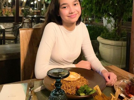 7 Potret Kece Sydney, Anak Cut Tary yang Jadi Atlet dan Kini Berusia 14 Th