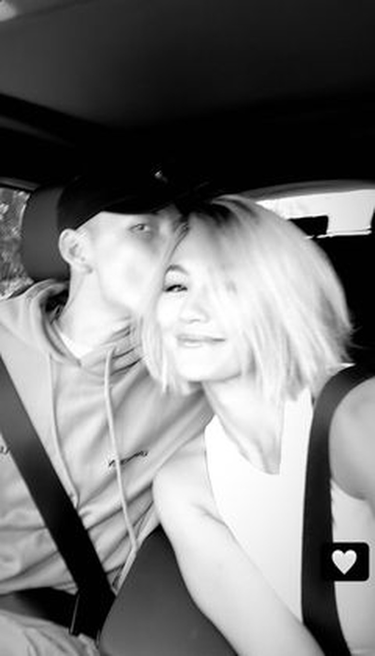Agnezmo dan sang kekasih Adam Rosyadi diketahui sedang berada di Los Angeles. Yuk intip momen mesra mereka!