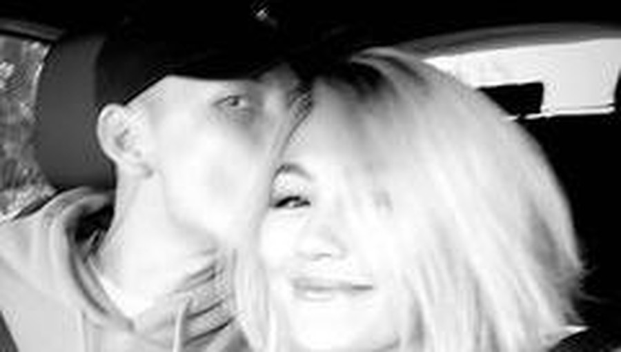 Agnezmo dan sang kekasih Adam Rosyadi diketahui sedang berada di Los Angeles. Yuk intip momen mesra mereka!
