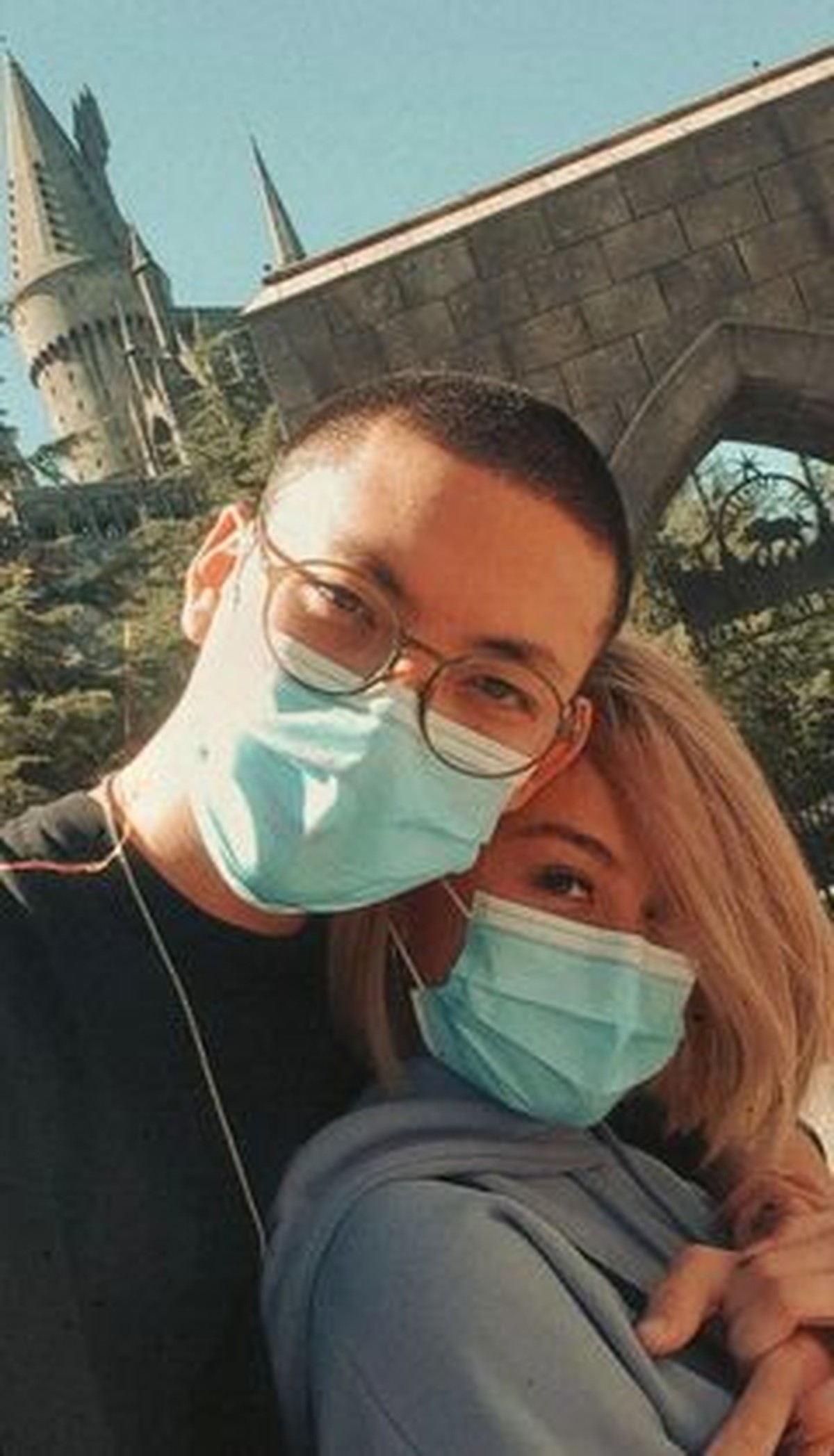 Agnezmo dan sang kekasih Adam Rosyadi diketahui sedang berada di Los Angeles&period; Yuk intip momen mesra mereka&excl;