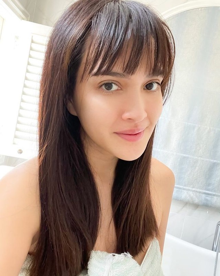 6 Potret Penampilan Terbaru Shandy Aulia Ganti Gaya Rambut Usai Isu Cerai Usai isu heboh menerpa rumah tangga Shandy Aulia, ia tampak mengubah gaya rambutnya. Yuk intip!