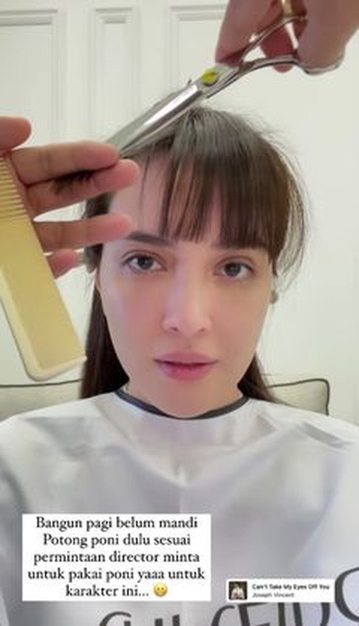 Usai isu heboh menerpa rumah tangga Shandy Aulia&comma; ia tampak mengubah gaya rambutnya&period; Yuk intip&excl;