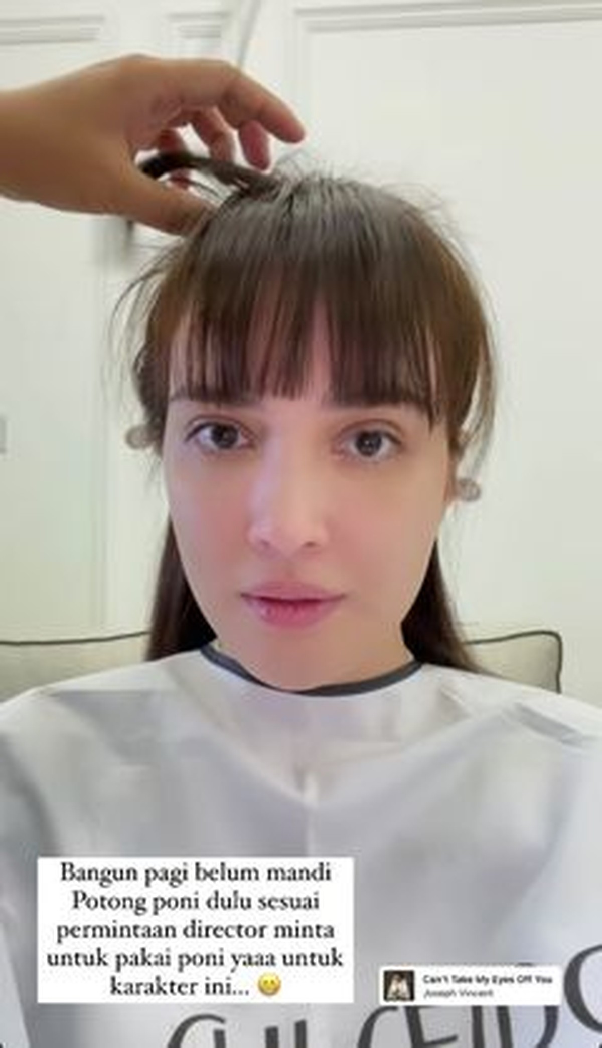 Usai isu heboh menerpa rumah tangga Shandy Aulia&comma; ia tampak mengubah gaya rambutnya&period; Yuk intip&excl;