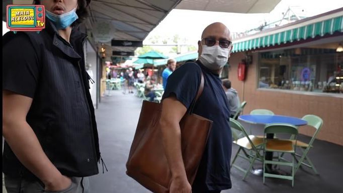 Jalan-jalan di Amerika&comma; kelakukan manis Irwan Mussry tak malu tenteng tas Maia Estianty jadi sorotan&period; Yuk intip&excl;