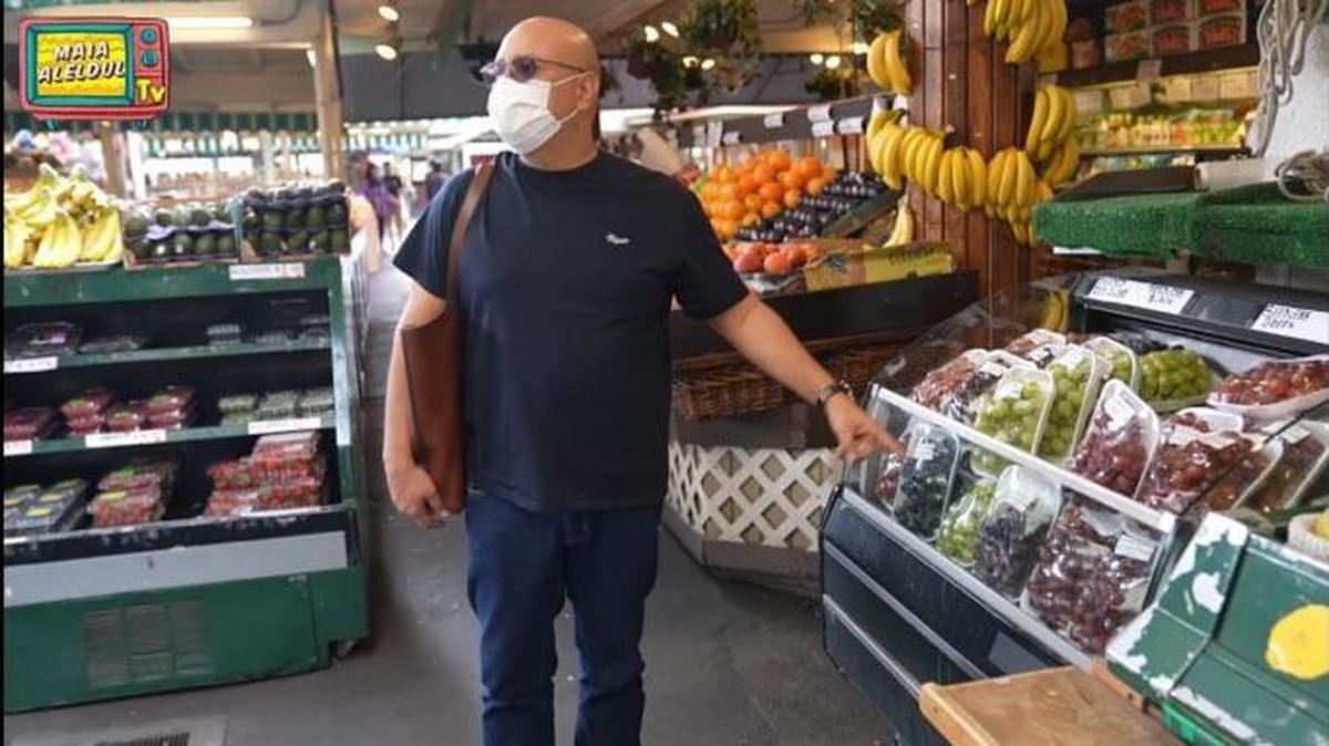 Jalan-jalan di Amerika&comma; kelakukan manis Irwan Mussry tak malu tenteng tas Maia Estianty jadi sorotan&period; Yuk intip&excl;