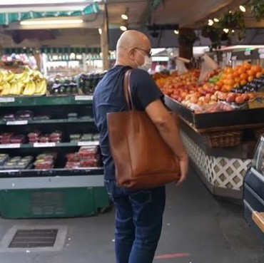 7 Momen Manis Irwan Mussry Tak Malu Tenteng Tas Maia Estianty